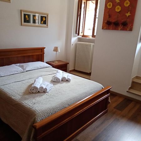 La Dimora Di Pietra Apartment Губио Екстериор снимка